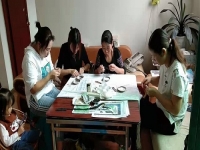 從個人加工到創(chuàng)業(yè)組織人做，4年來，她一直在做勵志珠珠繡