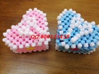 4月27日，實(shí)地考察，找到了正規(guī)廠家的手工活，可以帶回家做的手工活要先確定合作企業(yè)正規(guī)可靠，圖為勵(lì)志珠珠繡串珠手工產(chǎn)品實(shí)拍