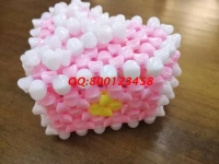 1月4日，想接正規(guī)廠家的手工活，做手工之家的珠繡串珠外發(fā)手工活，要對這里的產品了解，圖為勵志珠珠繡串珠產品實拍