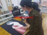 5月25日，找拿回家做的手工活掙錢，找正規(guī)手工活外發(fā)加工企業(yè)，就選勵志珠珠繡，手工之家接待考察合作加工客戶
