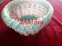 在家堅(jiān)持做珠繡外發(fā)手工活的她，帶著孩子收入也不錯(cuò)