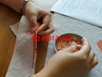 長(zhǎng)期穩(wěn)定、簡(jiǎn)單好做，這個(gè)拿回家做的手工活很適合在家加工