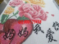 9月27日，可以寄到家做的手工活，足不出戶在家掙錢的好選擇，就選正規(guī)廠家手工之家，圖為勵(lì)志珠珠繡成品細(xì)節(jié)實(shí)拍