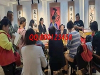 10月12日，簡(jiǎn)單好做，珠繡可以寄到家做的手工活對(duì)加工人員有什么要求？ 圖為手工之家優(yōu)秀繡娘培訓(xùn)會(huì)剪影