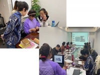 婦女在家做手工活兼職串珠子，業(yè)余掙錢補(bǔ)貼家用