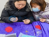 串珠繡外放手工活助力鄉(xiāng)村振興，農(nóng)民朋友農(nóng)忙時也有收入