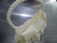 與手工之家合作，在家做串珠外放手工活，就業(yè)問(wèn)題得到解決